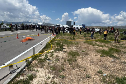 Van'da pikap ile hafif ticari araç çarpıştı: 4 ölü, 4 yaralı