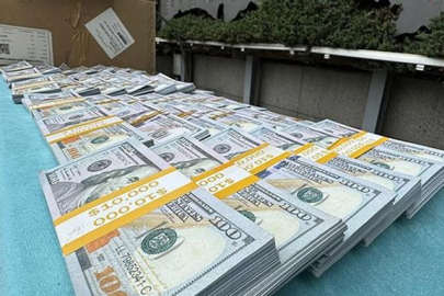 '50 dolar' çetesi yakalandı! Hem ATM'den hem para sayma makinesinden geçiyor