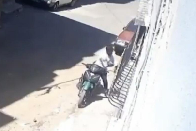 Kızına tokat attı! Yetmedi bir de saçından tutup motorla sürükledi