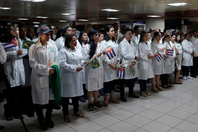 Kübalı doktorlar ABD'nin baskısı sonucu Venezuela'dan ayrılıyor