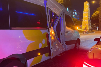 Antalya'da minibüs ile çarpışan motosikletin Rus sürücüsü hayatını kaybetti