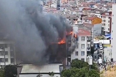 İstanbul Esenyurt'ta 4 binanın çatısında yangın çıktı