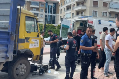 Konya'da kamyonetin altında kalan elektrikli bisiklette can pazarı: 3'ü çocuk 4 yaralı