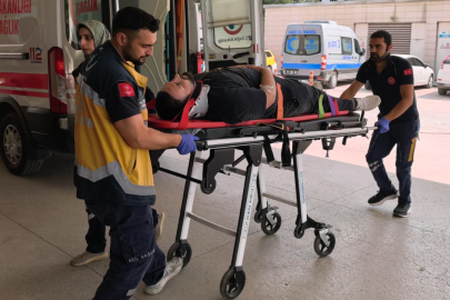 Bursa'da otomobille çarpışan motosikletli yaralandı