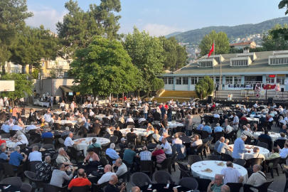 Bursa'nın 158 yıllık çınarda mezunlar günü buluşması