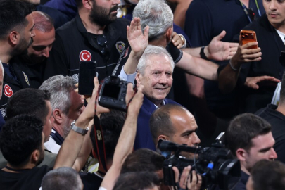 Fenerbahçe Başkanı Aziz Yıldırım ve yönetim kurulu üyeleri, mazbatalarını aldı