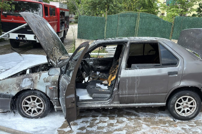 Karabük'te park halindeki otomobilde çıkan yangın söndürüldü