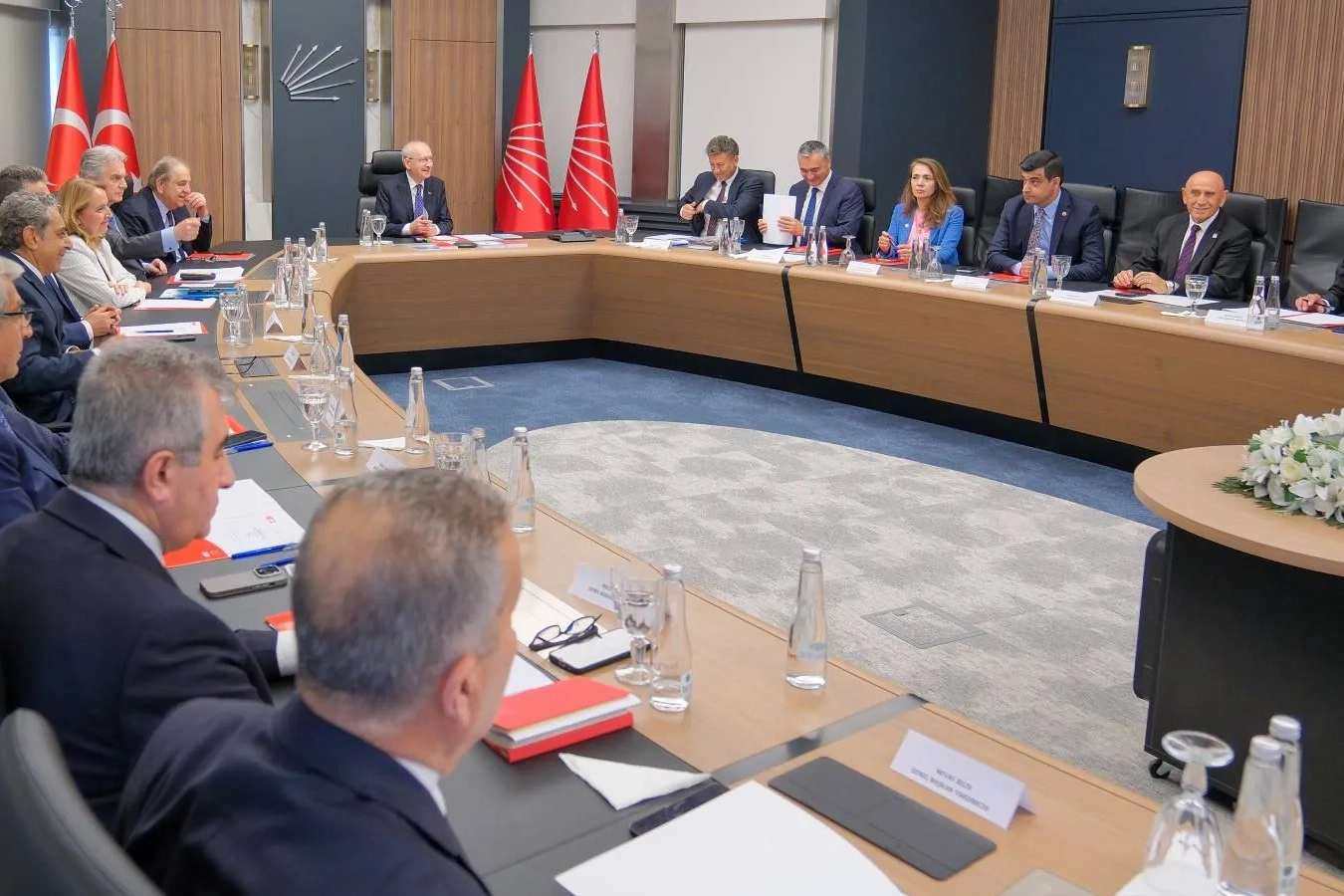Kılıçdaroğlu'nun MYK'sı toplandı! Gündem partiden ihraçlar