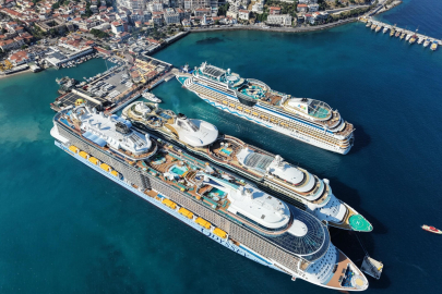 Kuşadası’na 3 kruvaziyer gemisi 10 bin 500 turist getirdi