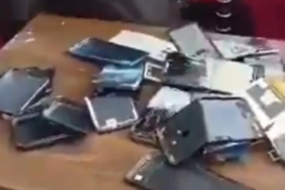Taliban’dan dikkat çeken karar: Akıllı telefon yasağı...