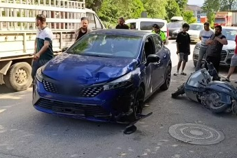 Bursa’da motosiklet otomobille çarpıştı: 1 yaralı