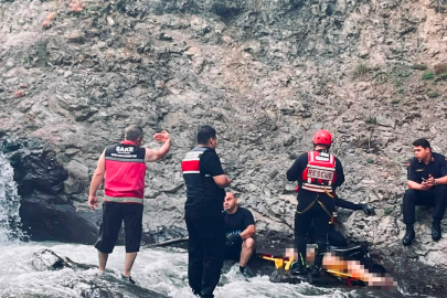 Sakarya'da serinlemek için girdiği derede akıntıya kapılan gencin cansız bedenine ulaşıldı