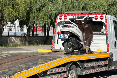 Bursa’da motosiklet ile otomobil çarpıştı