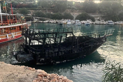 Mersin’de kıyıya bağlı 6 tekne çıkan yangında küle döndü