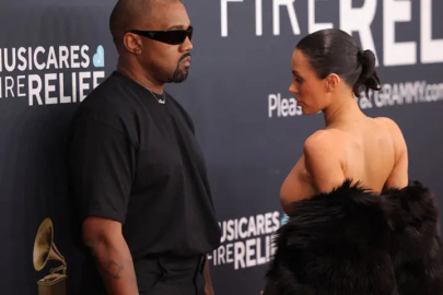 Kanye West eşi Bianca Censori'nin üstsüz pozunu paylaştı!