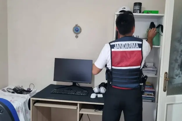 MİT’ten 2 ilde eş zamanlı operasyon: Kredi kartı şebekesi çökertildi
