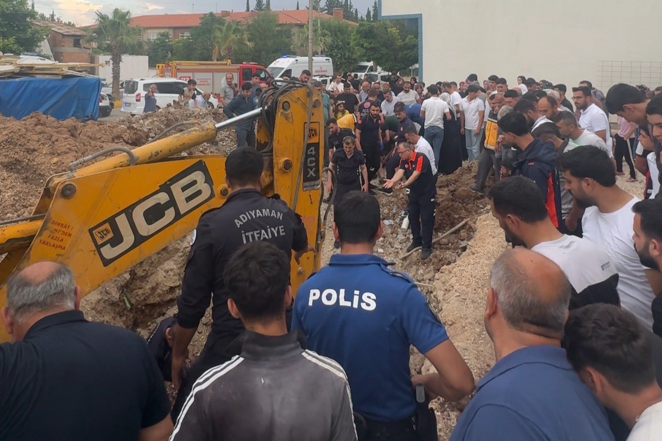 Adıyaman'da baba ve oğlu göçük altında kaldı: 2 yaralı