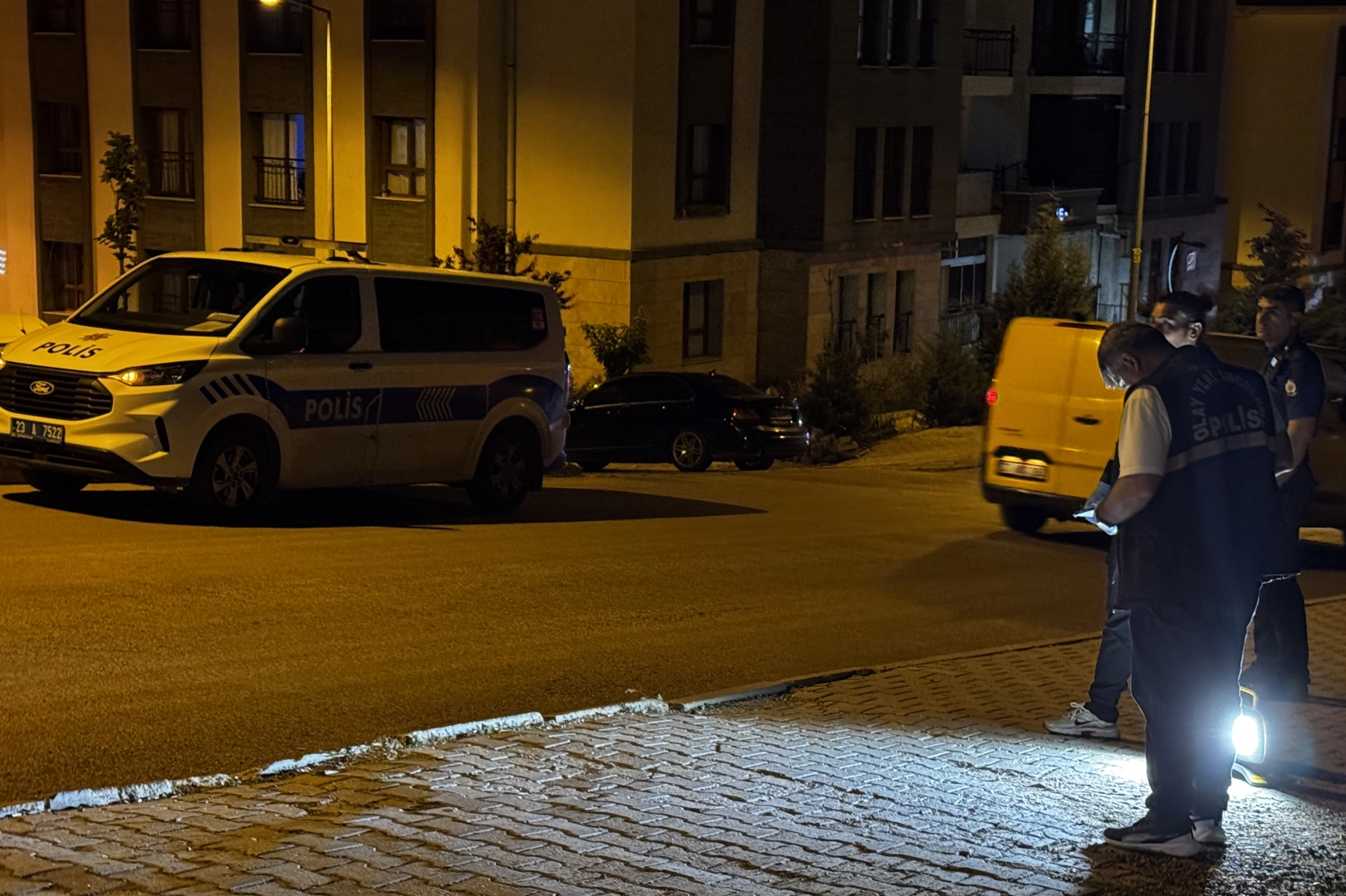 Elazığ'da silahlı ve bıçaklı kavgada 2 kişi yaralandı