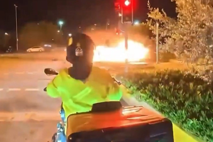 İstanbul Maltepe Sahili'nde kazada otomobil alev topuna döndü: 2'si ağır 4 yaralı