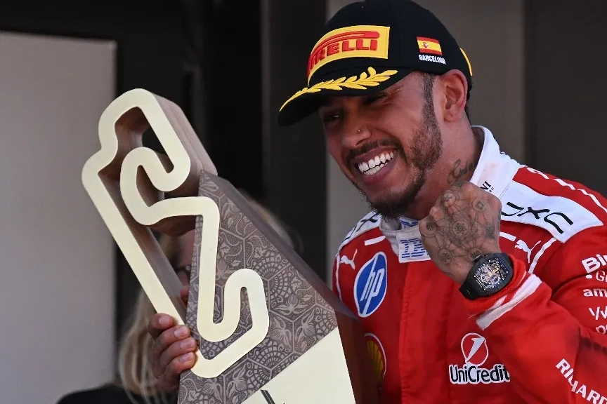 Lewis Hamilton'dan Ferrari'de ilk galibiyet!