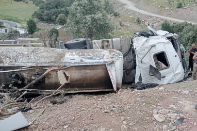 Şırnak'ta devrilen su tankerinin sürücüsü ağır yaralandı