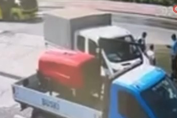 Bursa'da su birikintisine giren motosiklet sürücüsü ölümden döndü!