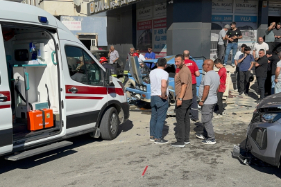 Kocaeli'de ardı ardına şerit değiştiren sürücü kaza yaptı: 3 yaralı