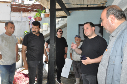 Manisa'da sel suları evinin içinden geçti: Ölümden döndü
