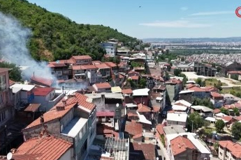Bursa'da korkutan yangın! 4 ev alevlere teslim oldu...