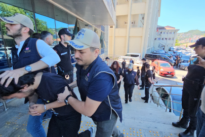 Zonguldak'ta terör örgütü operasyonunda gözaltına alınan 4 öğrenciden 3'ü tutuklandı