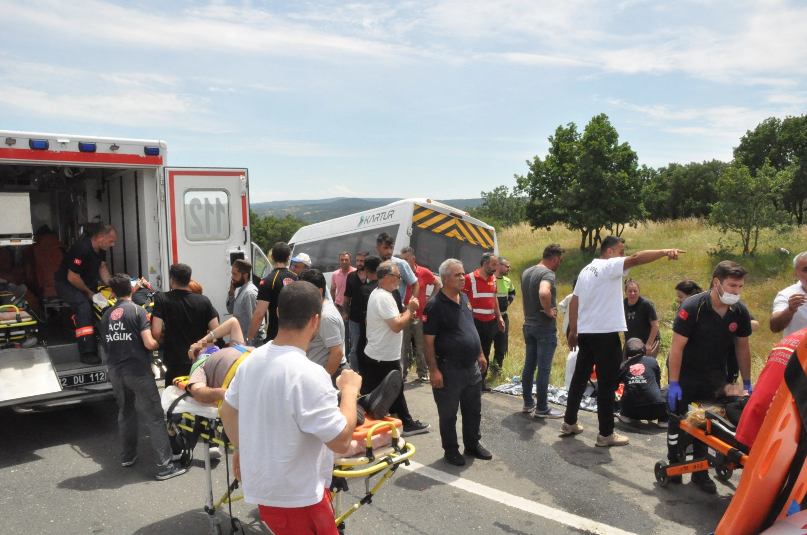 Edirne'de yolcu minibüsü tıra çarptı: 16 yaralı