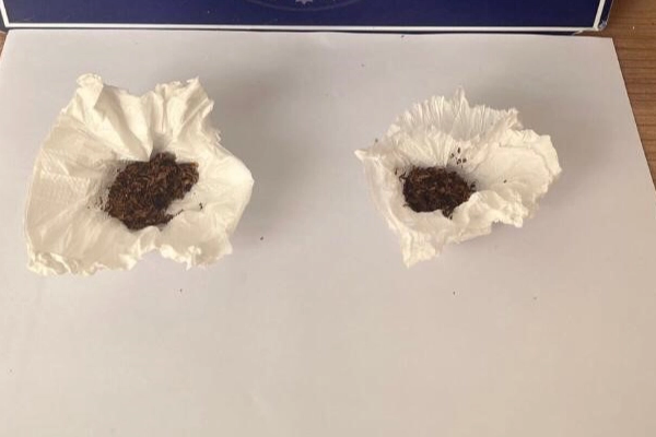 Edirne Keşan'da polisin durdurduğu 5 şüpheliden uyuşturucu madde ele geçirildi