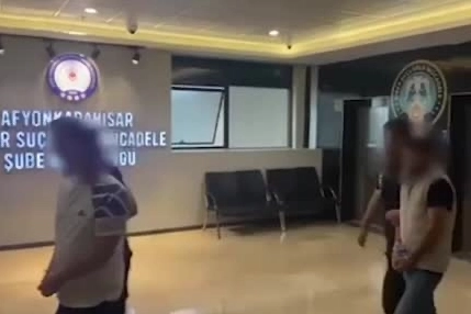 İnternetten sahte araç ilan oluşturup 69 kişiyi dolandırdılar