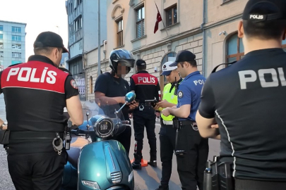 İstanbul Kadıköy’de helikopter destekli asayiş denetimi: Motosikletli uyuşturucu ticaretinden gözaltına alındı
