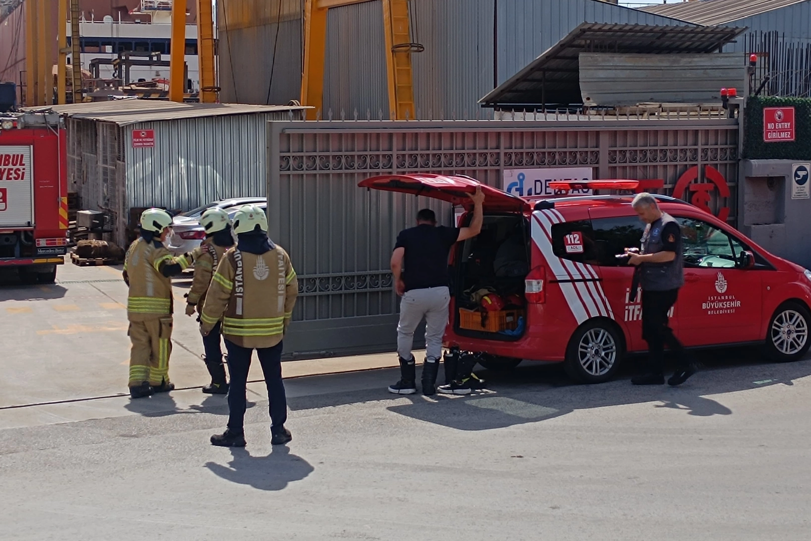 İstanbul Tuzla'da tersanede bakımdaki gemide çıkan yangın söndürüldü