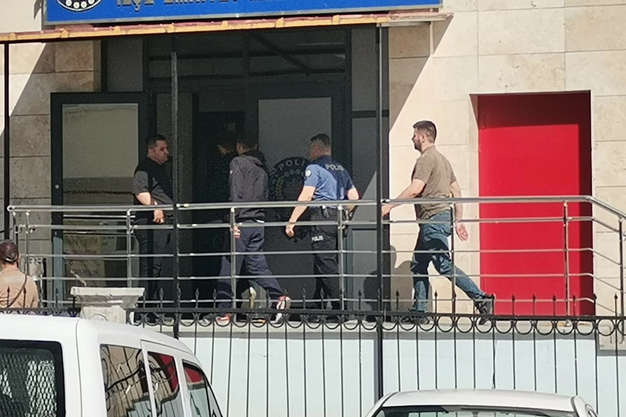 Kütahya Gediz'de çocuğun cinsel istismarıyla ilgili 6 şüpheli tutuklandı