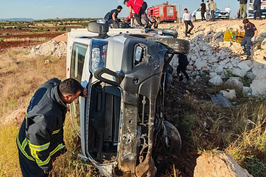 Mardin’de'de Türk Kızılay kamyoneti şarampole yuvarlandı: 4 yaralı