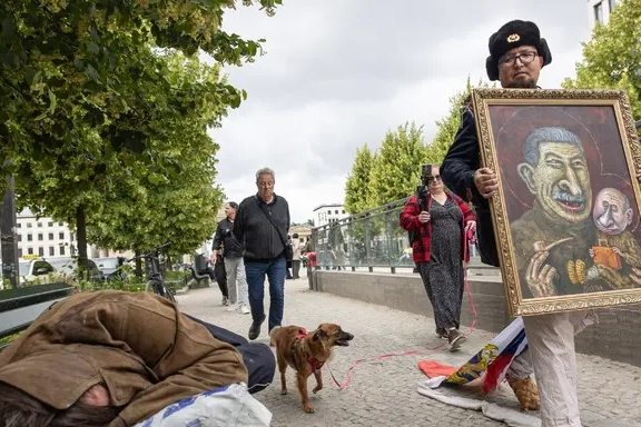 Putin karşıtı Rus sanatçı Polonya'da vurularak öldürüldü
