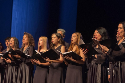 Bursa Maarif Orkestrası ve Çok Sesli Korosu konser verdi