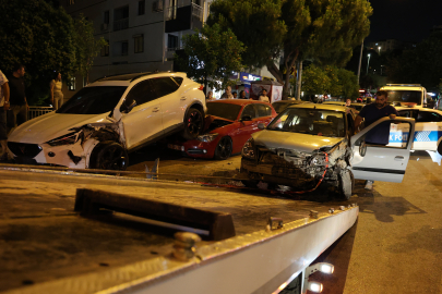 İzmir'de seyir halindeyken kalp krizi geçirip park halindeki araçlara çarpan sürücü öldü