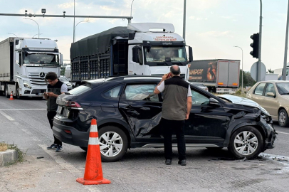 Kütahya'da iki otomobil çarpıştı: 5 yaralı