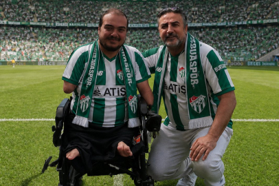 Müzisyen Çelik’ten Bursaspor’a tespih teşekkürü! ‘Emirlerine amadeyim’