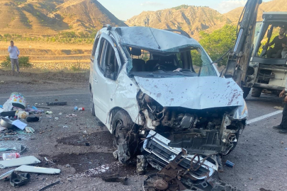 Elazığ’da hafif ticari araç takla attı: 5 yaralı