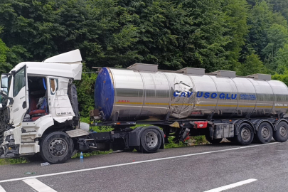 Bursa'da bariyerlere çarpan tankerin şoförü yaralandı
