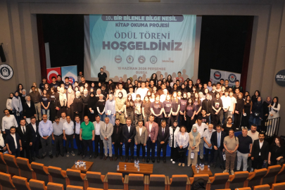 Bursa'da Bir Bilenle Bilge Nesil Projesi’nin 10. yılında başarılı öğrenciler ödüllendirildi