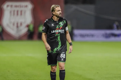 Caner Erkin futbolu bıraktı!