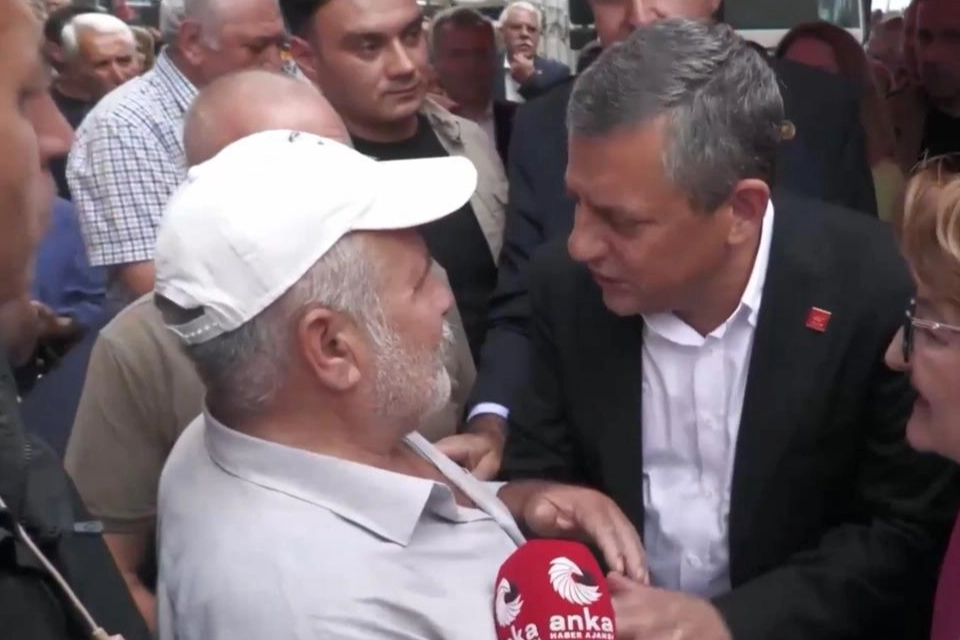 CHP'den istifa edeceğini söyleyen vatandaşa Özgür Özel’den Cemil Tugay'lı yanıt