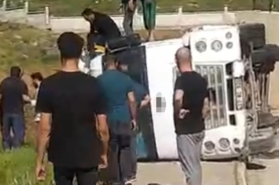 Hakkari Yüksekova'da hafriyat yüklü kamyon devrildi