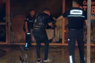 İş yerini yanarken görünce gözyaşlarını tutamadı
