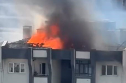 İstanbul Küçükçekmece'de 11 katlı binanın çatısında çıkan yangında can pazarı yaşandı
